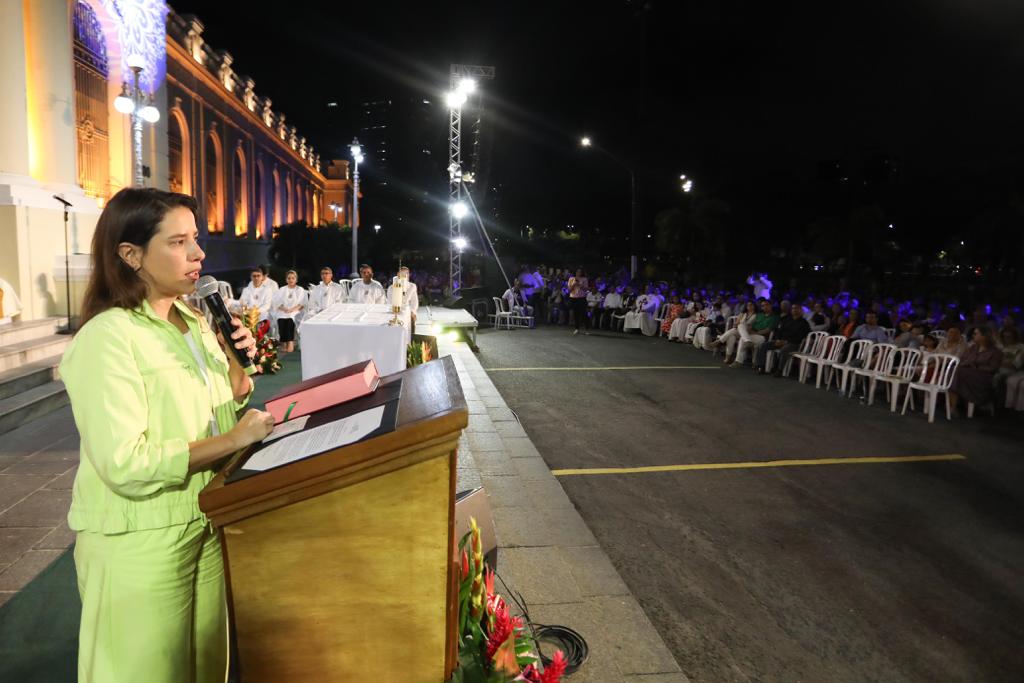 Em noite de celebração, governadora Raquel Lyra deixa mensagem aos pernambucanos durante Missa de Natal no Recife