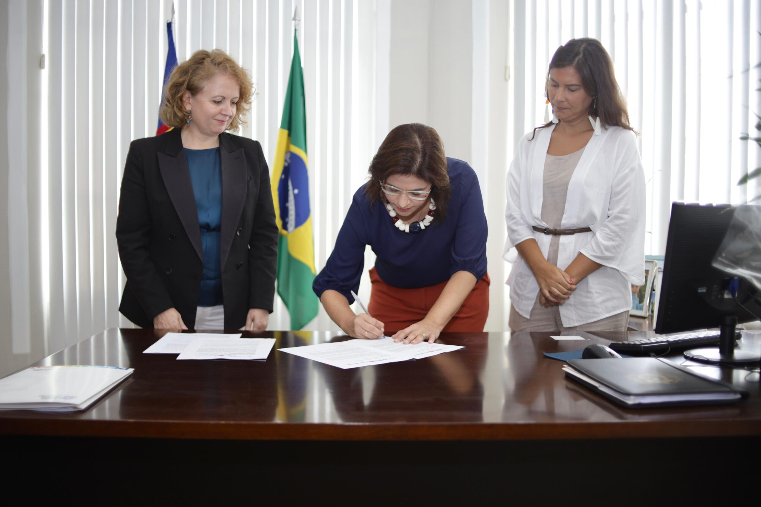 Vice-governadora Priscila Krause assina parcerias com o Reino Unido para apoiar projetos nas áreas de abastecimento de água e economia verde