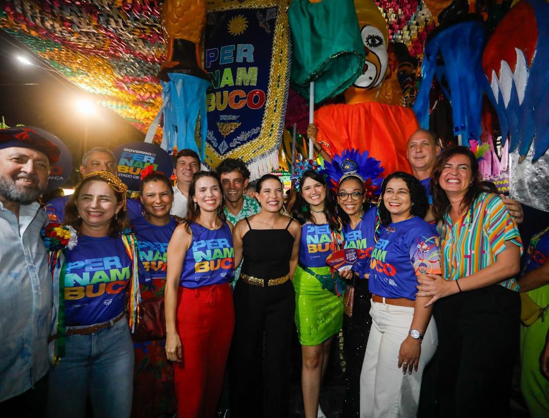 No Pátio do Carmo, governadora Raquel Lyra participa da abertura do Carnaval de Olinda