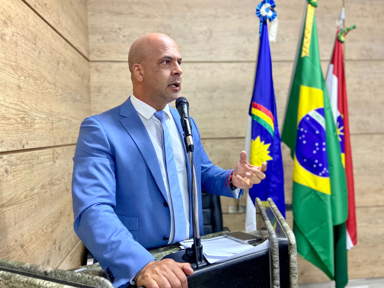 Vereador Anderson Correia Solicita Melhorias Urgentes nas Delegacias de Caruaru