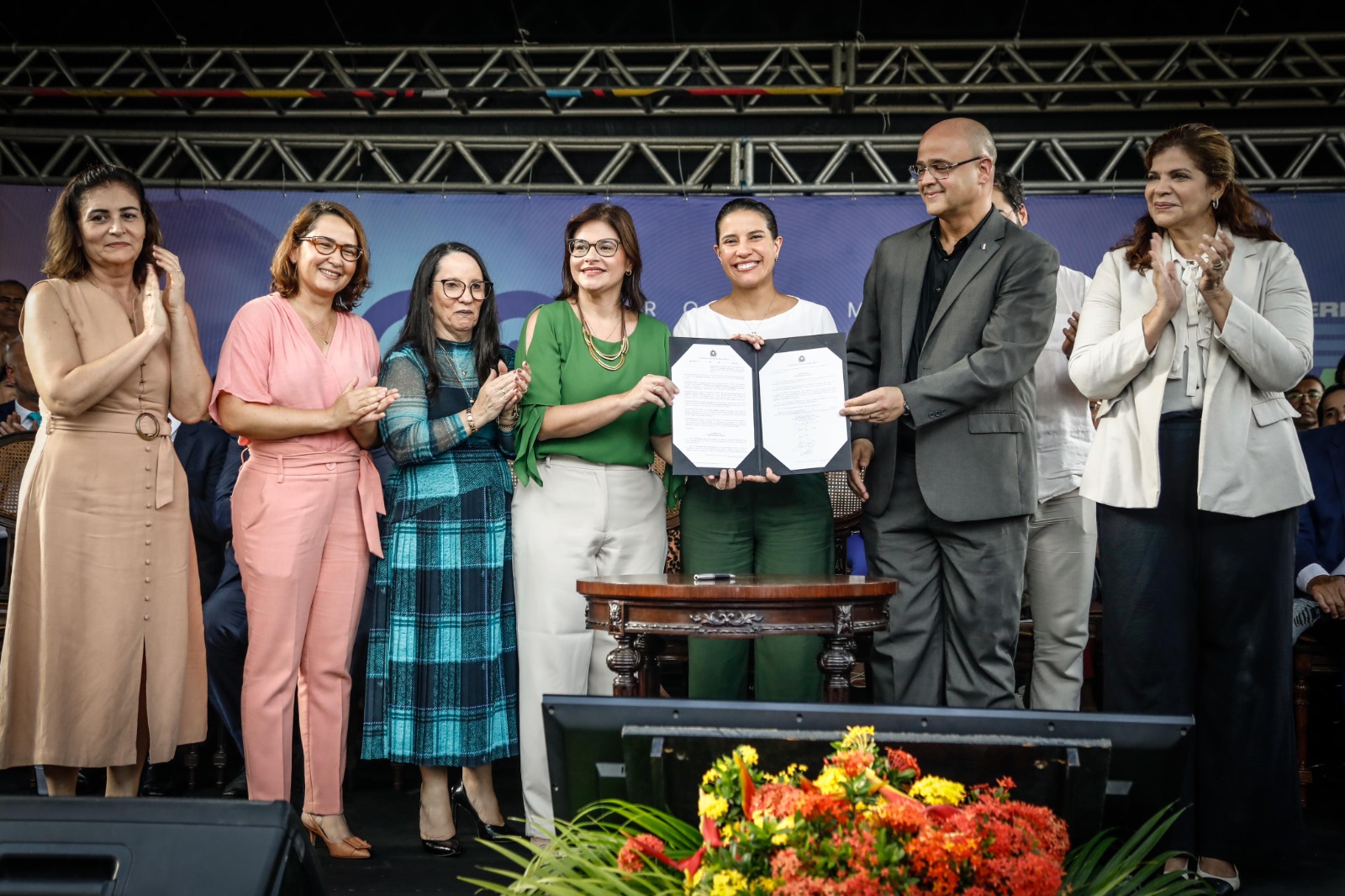 Mães de Pernambuco: governadora Raquel Lyra lança programa que vai dar auxílio mensal de R$ 300 a 100 mil mulheres em situação de vulnerabilidade social
