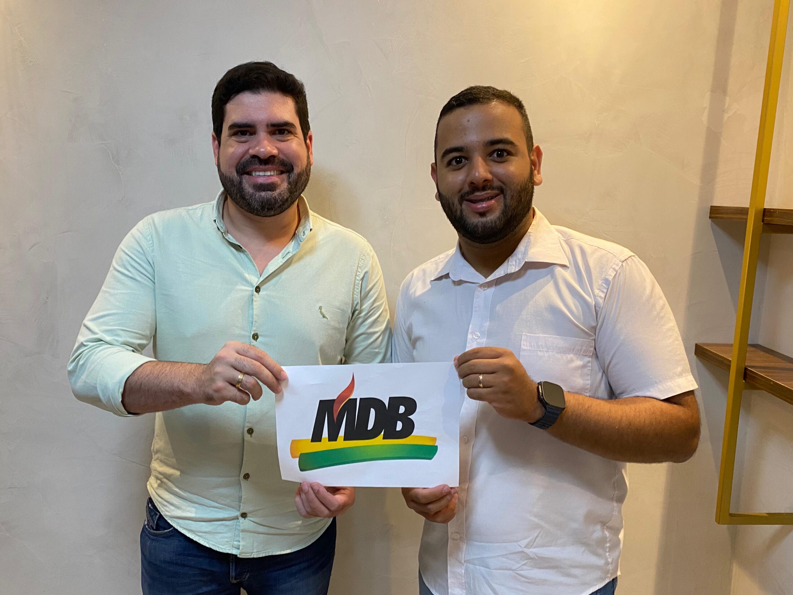 Jovem Mikaias Costa se filia ao MDB em Caruaru e visa vaga na Câmara Municipal
