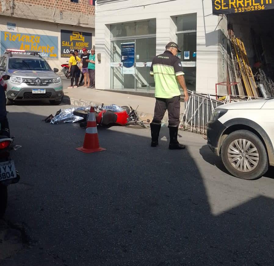 Homem morre atropelado e motoqueiro fica ferido em Caruaru
