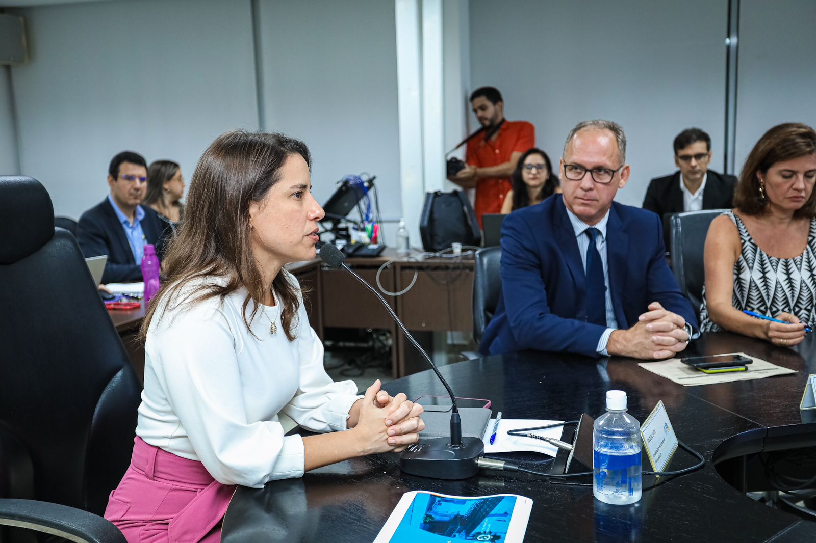 Governadora Raquel Lyra reforça importância do projeto de extinção das faixas salariais para forças operativas durante reunião do Juntos pela Segurança