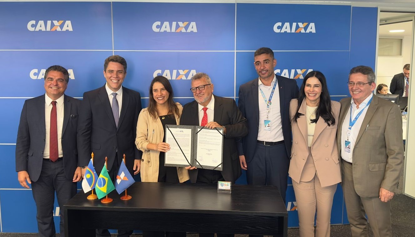 Em Brasília, governadora Raquel Lyra assina contrato com a Caixa Econômica Federal e recebe primeiro cartão do Programa Mães de Pernambuco