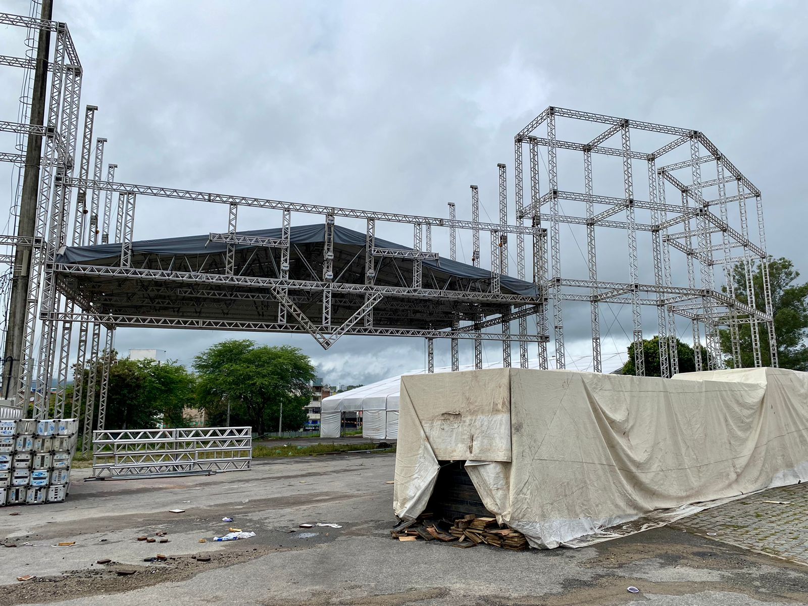 Estruturas do Pátio de Eventos Luiz Lua Gonzaga, Estação Ferroviária e Alto do Moura começam a ser montadas para o São João 2024