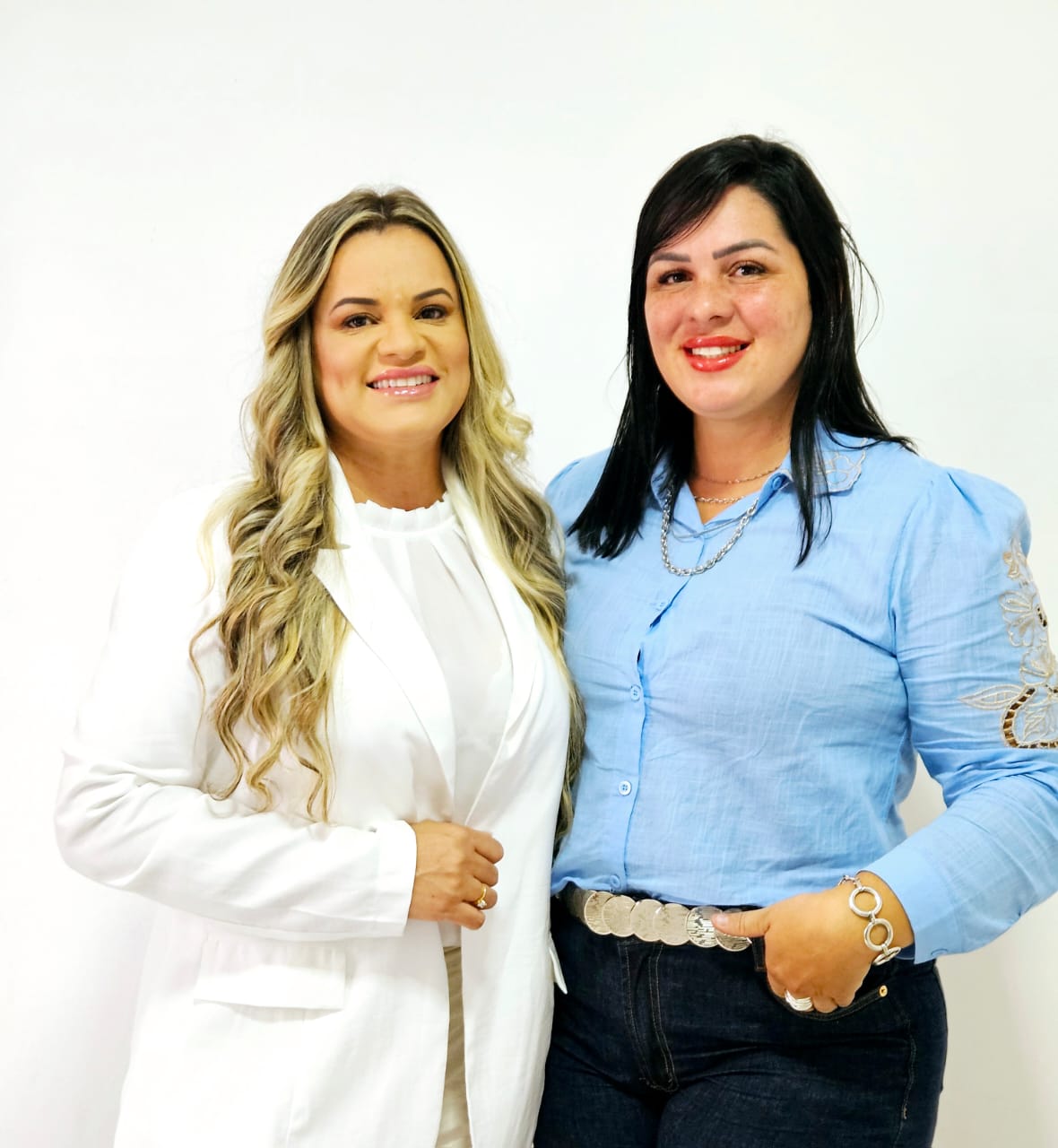 Mona Blogueira renuncia à pré-candidatura para apoiar Josy Lanches em Caruaru