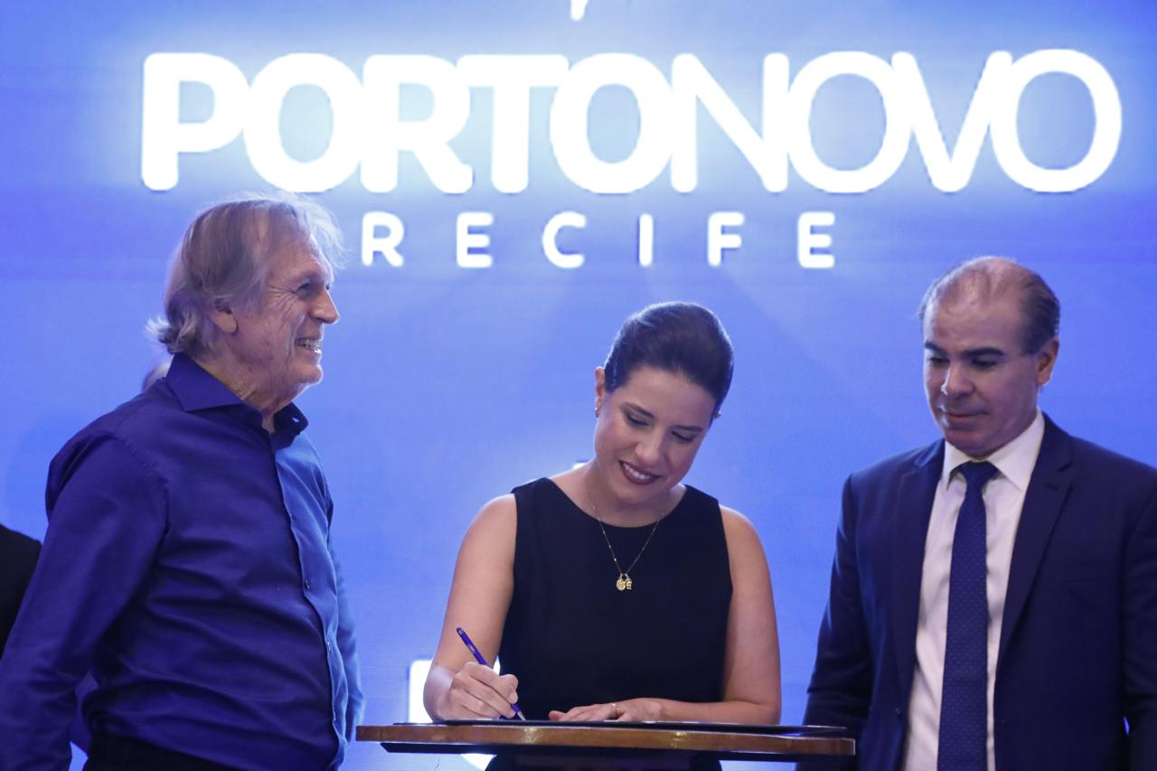 Governadora Raquel Lyra assina protocolo de intenções para ceder área do Armazém 18 ao Novotel, no Recife