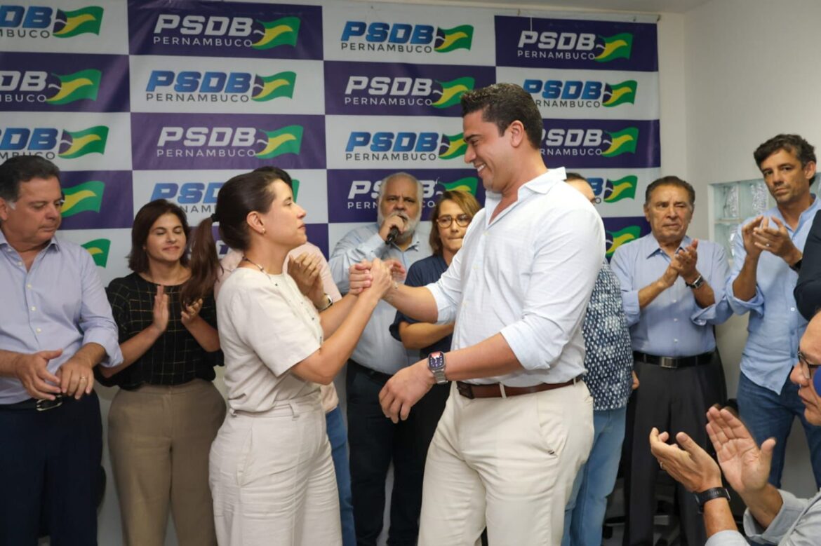 Raquel Lyra e Marcone Perillo participam da convenção de Rodrigo Pinheiro em Caruaru