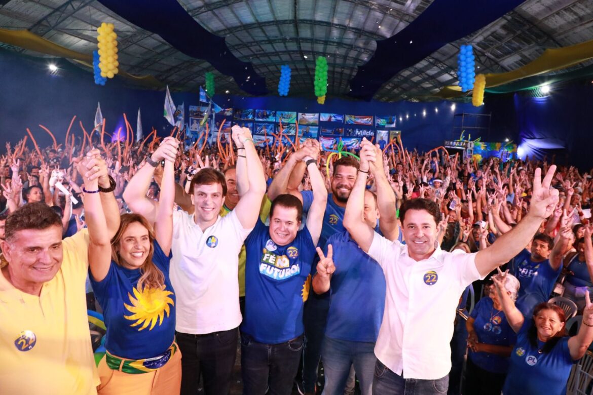 Alessandra reúne multidão durante convenção em Santa Cruz do Capibaribe