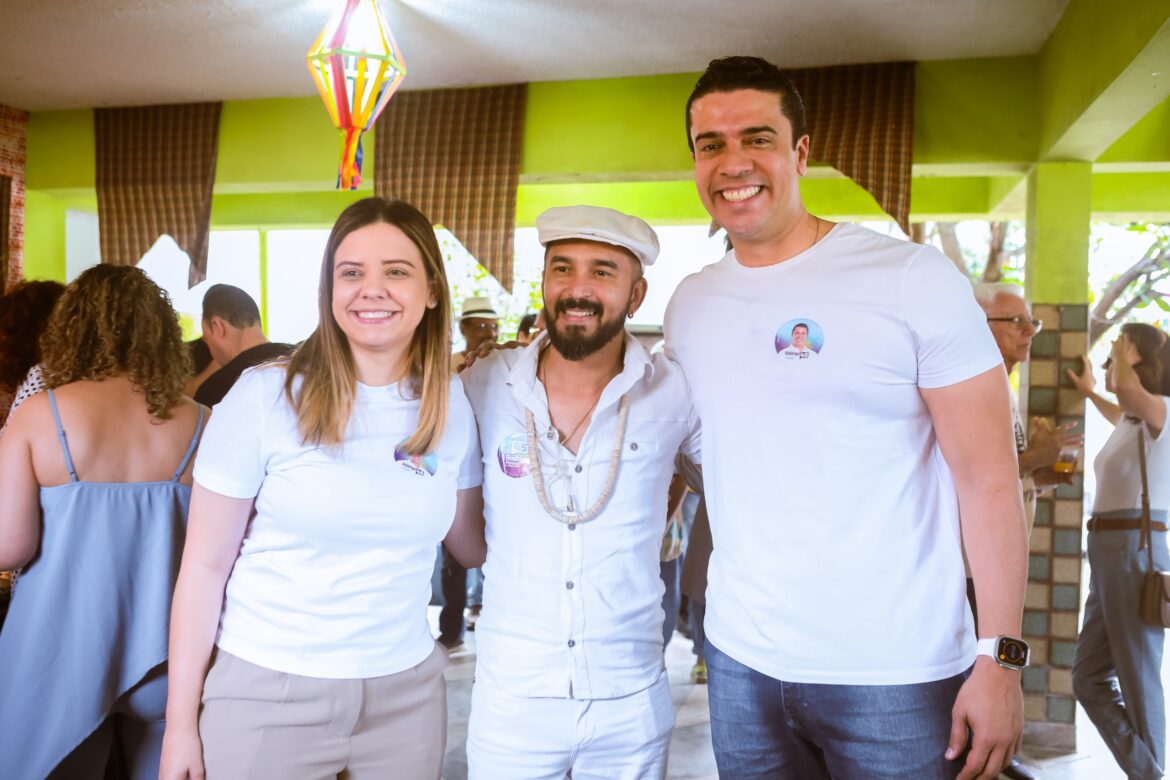 Rodrigo Pinheiro inicia campanha em café da manhã com patrimônios vivos de Caruaru