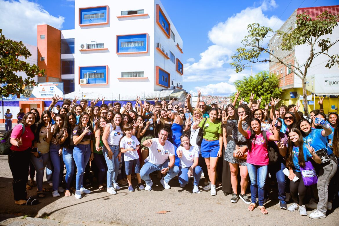 Rodrigo Pinheiro dialoga com estudantes sobre importância de investimentos na juventude