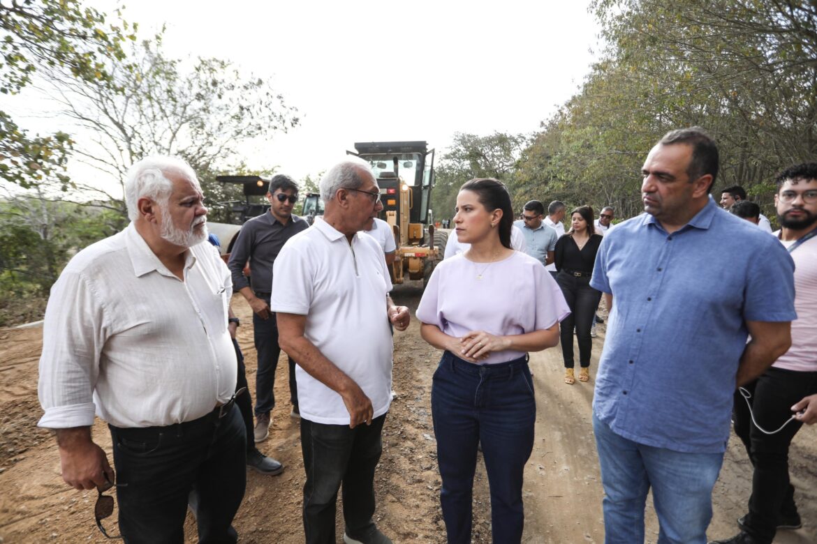 Em Caruaru, governadora Raquel Lyra vistoria obras de requalificação da APE-095, a Estrada de Malhada de Pedra