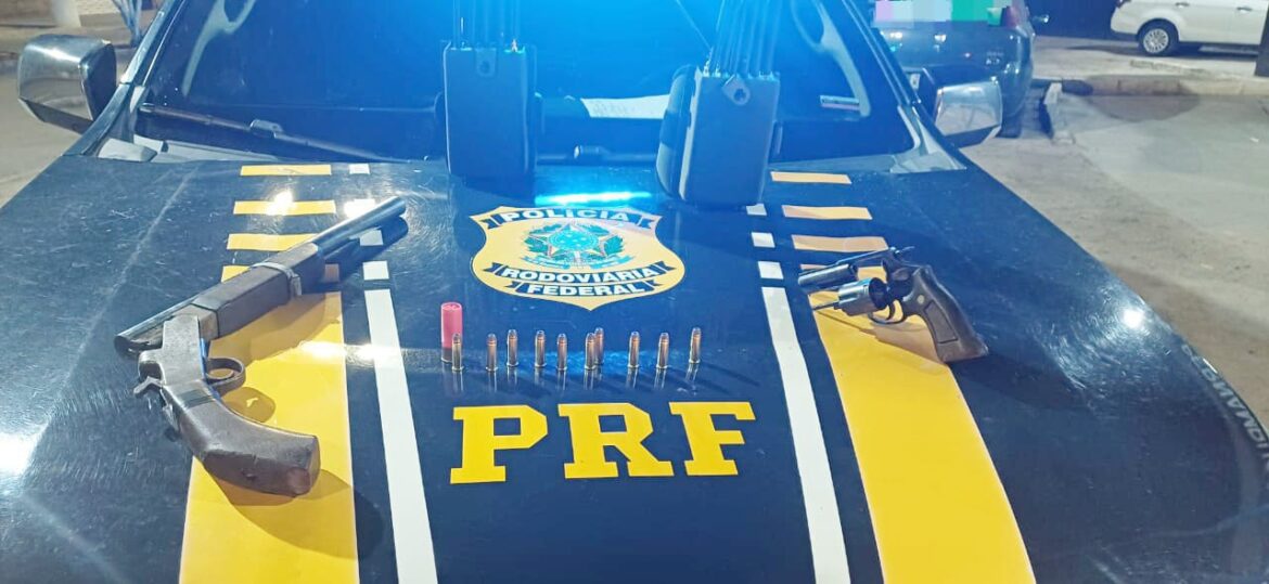 PRF detém suspeito de praticar assalto a caminhão com armas e bloqueador de sinal em Tacaimbó