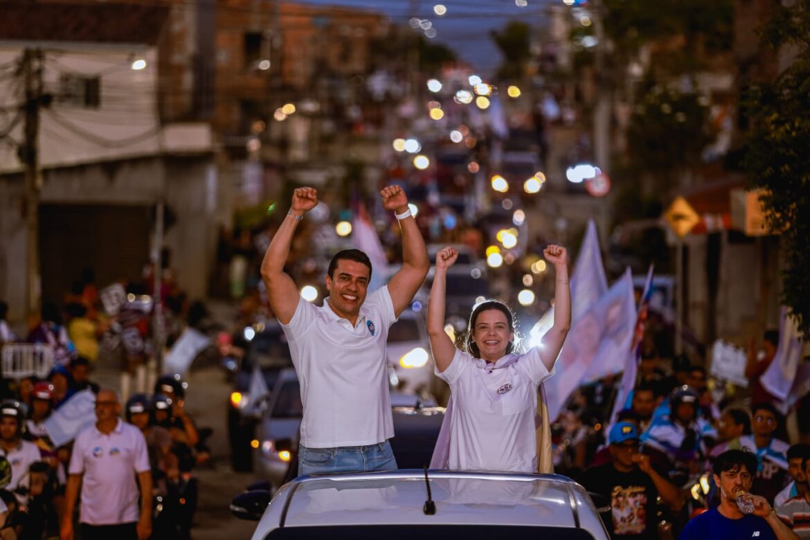 Carreata quilométrica reflete preferência dos caruaruenses pela reeleição de Rodrigo Pinheiro