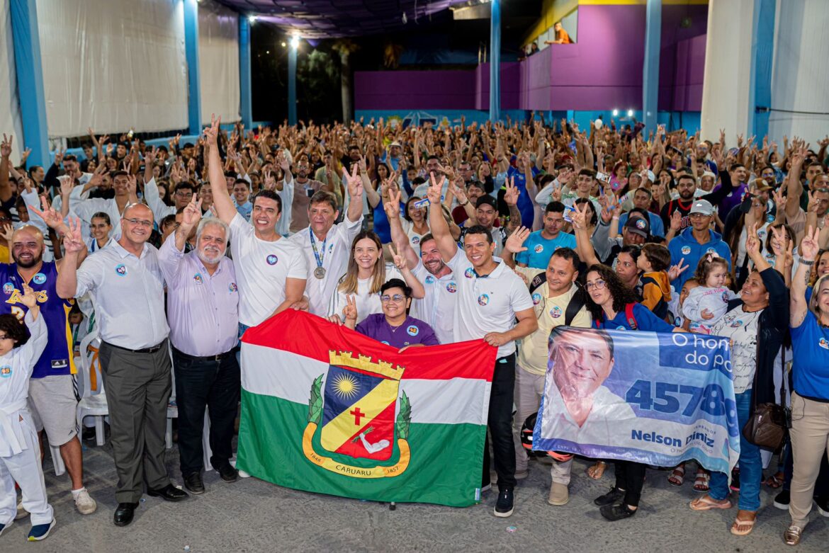 Candidato à reeleição, Nelson Diniz reúne mais de 500 apoiadores em evento na Casa 45, centro de Caruaru