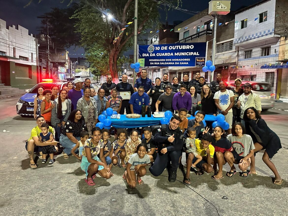 Moradores da Rua Saldanha da Gama homenageiam Guarda Municipal de Caruaru