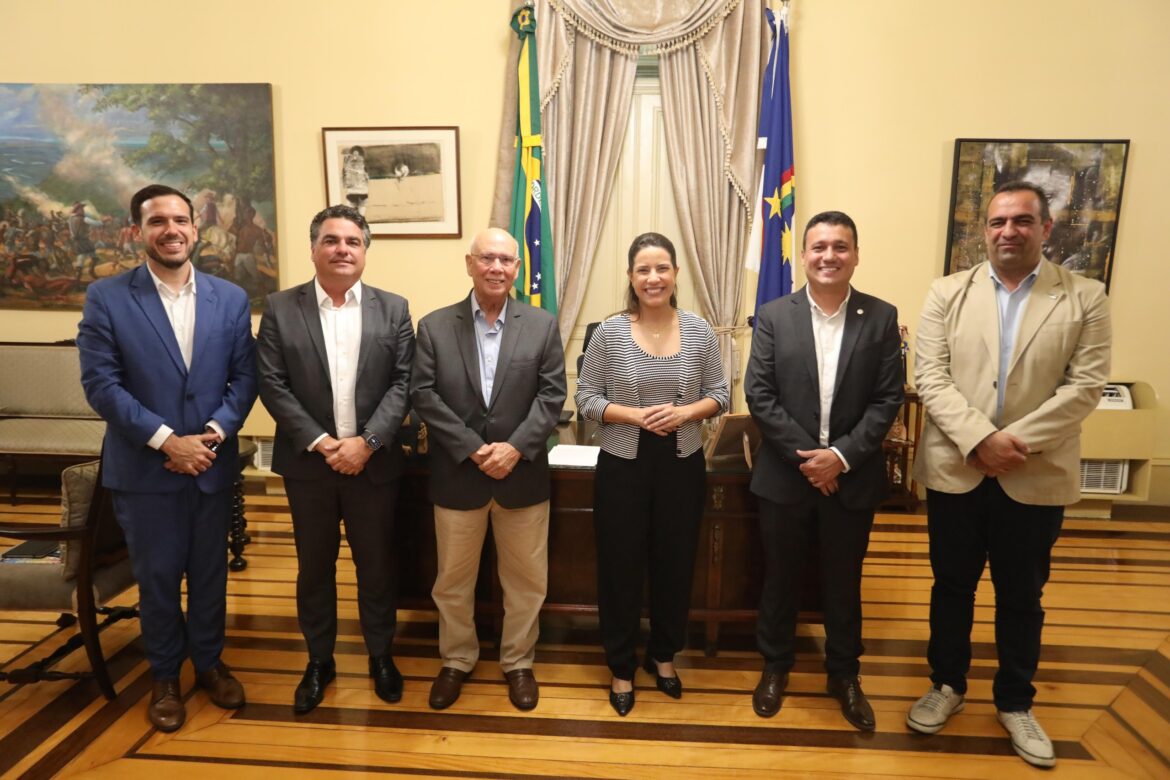 Governadora Raquel Lyra recebe presidente da Anac para tratar sobre o andamento das obras do Aeroporto de Fernando de Noronha