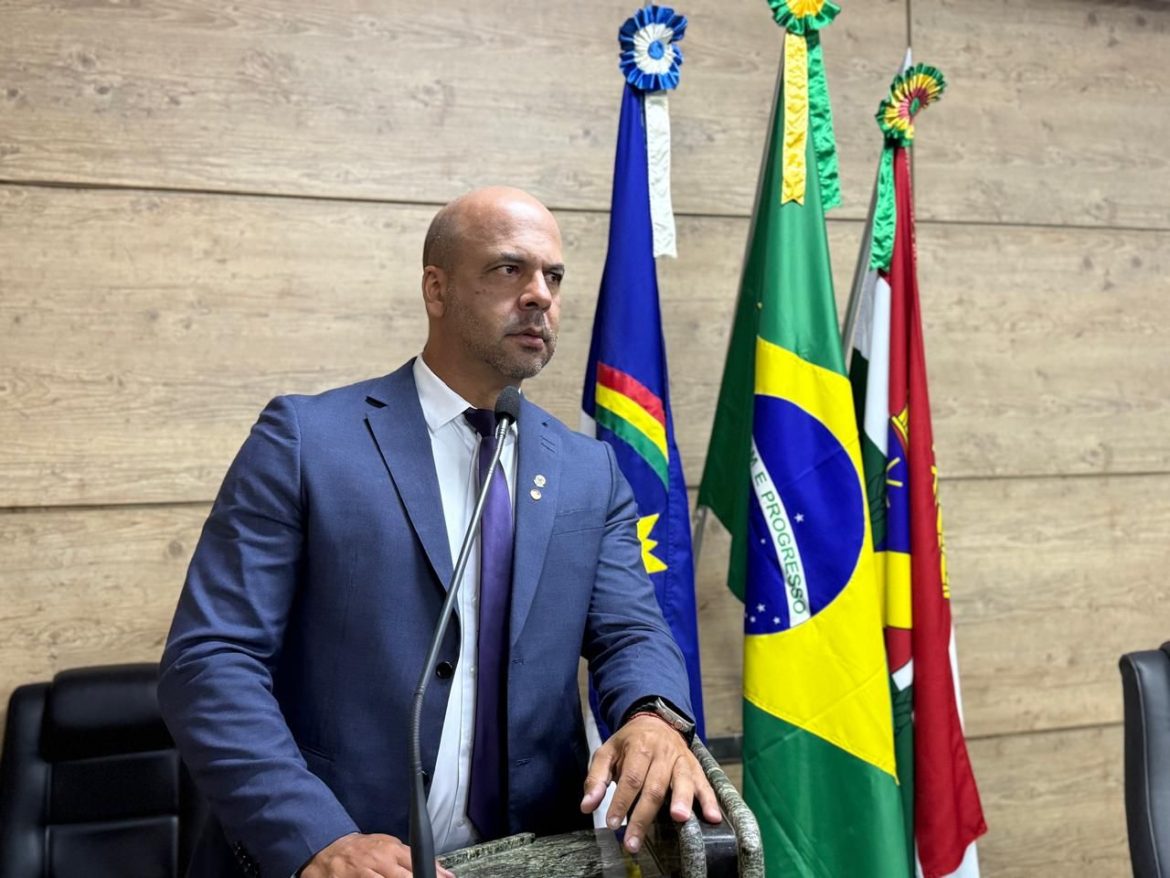 Anderson Correia solicita renovação da frota de ambulâncias que transportam pacientes para tratamentos em Recife