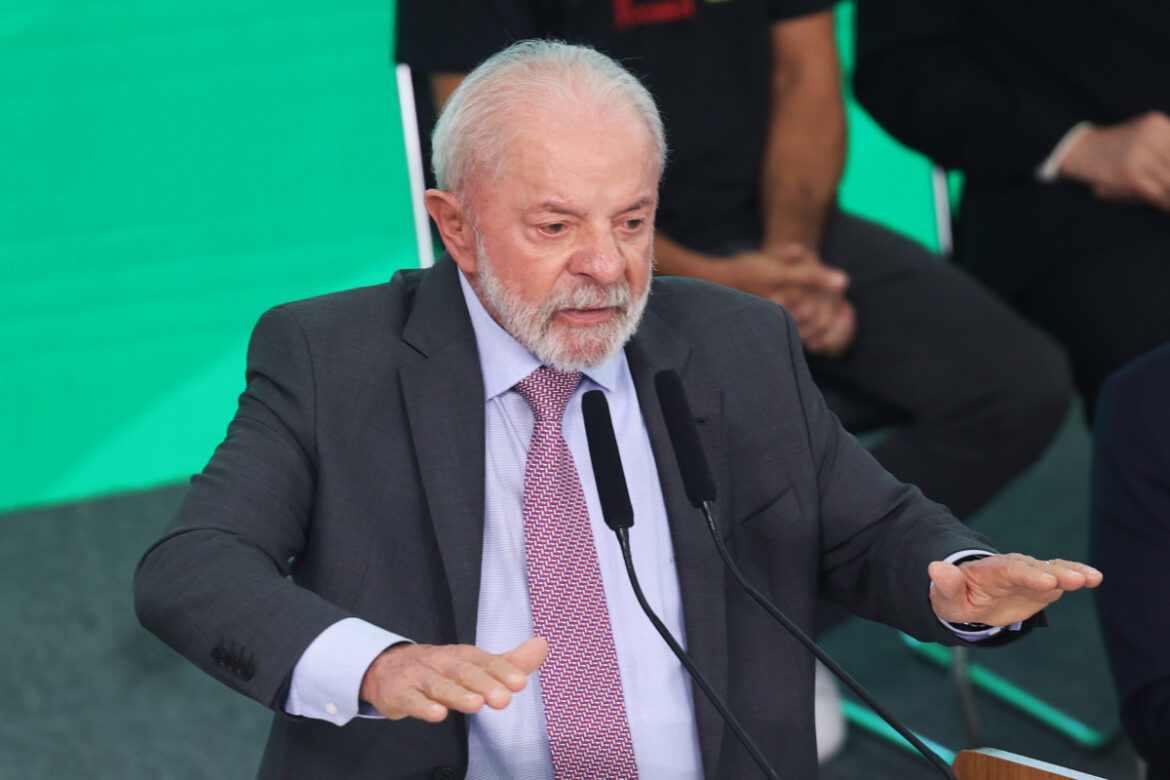 Lula se reúne com ministros para discutir operação policial no Rio
