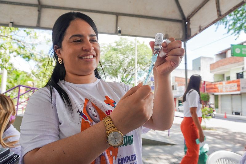 Caruaru inicia campanha de atualização da caderneta vacinal para crianças e adolescentes 