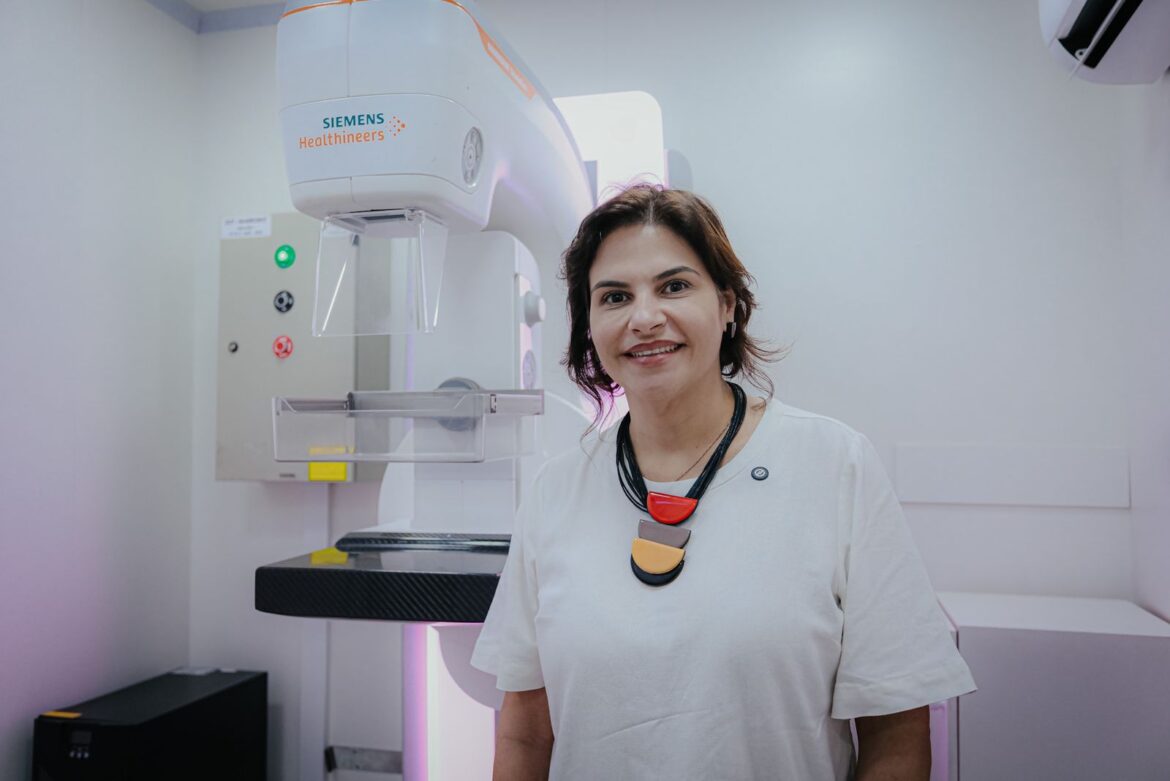 Na Zona Norte do Recife, governadora em exercício Priscila Krause visita Carreta da Mulher, que já beneficiou mais de 40 mil pernambucanas