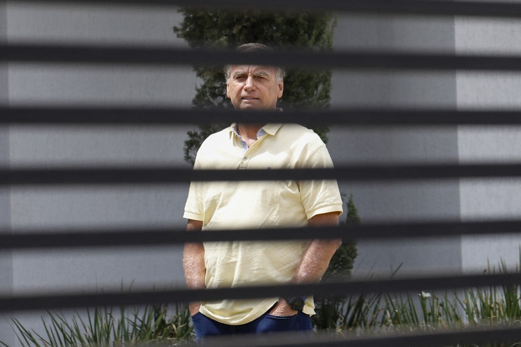 Bolsonaro é preso preventivamente em Brasília após suspeita de plano de fuga