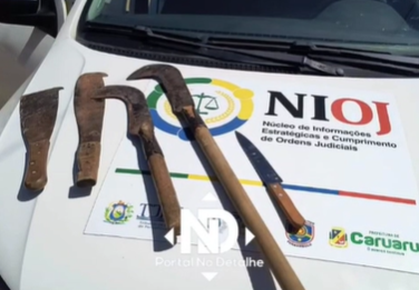 Homem armado com foices e faca é preso pelo NIOJ após ameaçar irmã em Caruaru