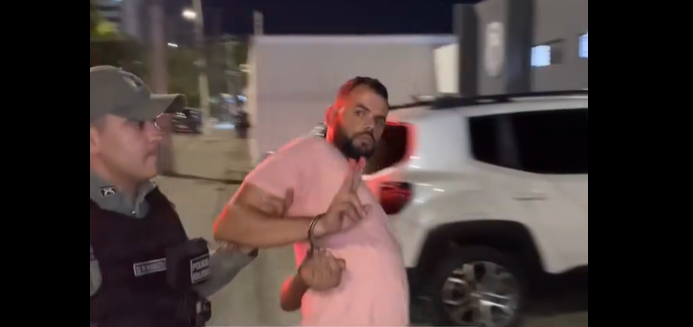 Homem é preso em Caruaru por agredir a esposa e posa para câmera