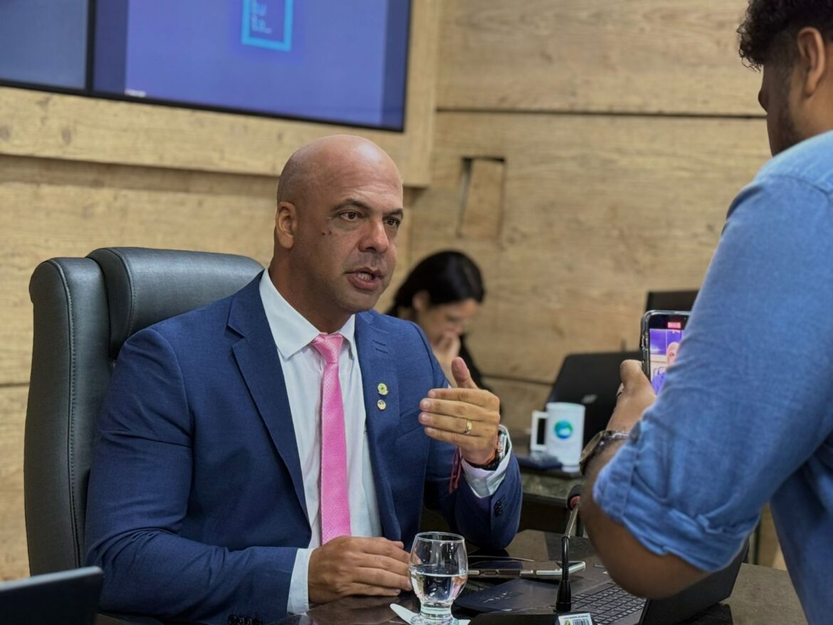 Anderson Correia parabeniza a Guarda de Caruaru pela prisão do homem que matou cadela a facadas e explica por que criminoso não deve permanecer preso