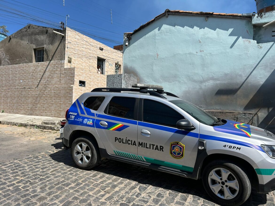 Homem é assassinado a tiros dentro de casa no bairro do Salgado, em Caruaru