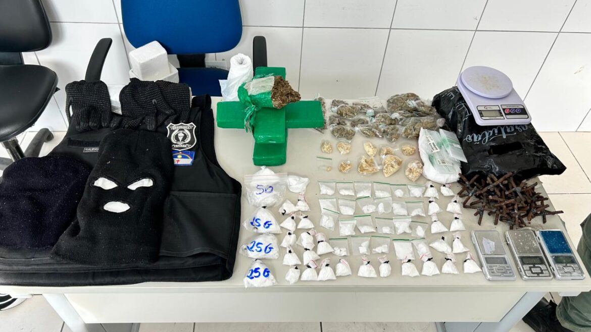 Operação policial prende dupla com drogas e colete balístico em Caruaru