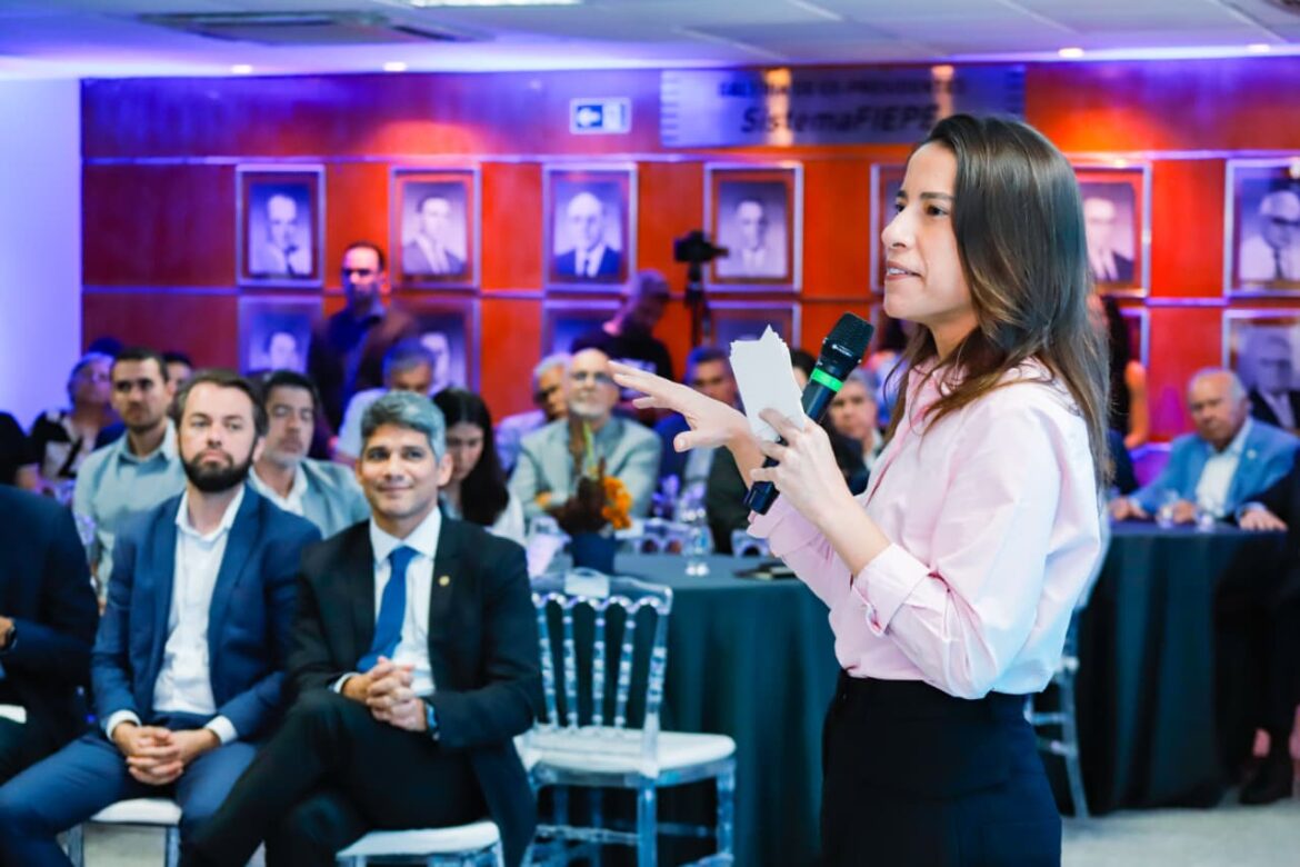 Em fórum da FIEPE, governadora Raquel Lyra destaca avanços na infraestrutura para receber Escola de Sargentos do Exército