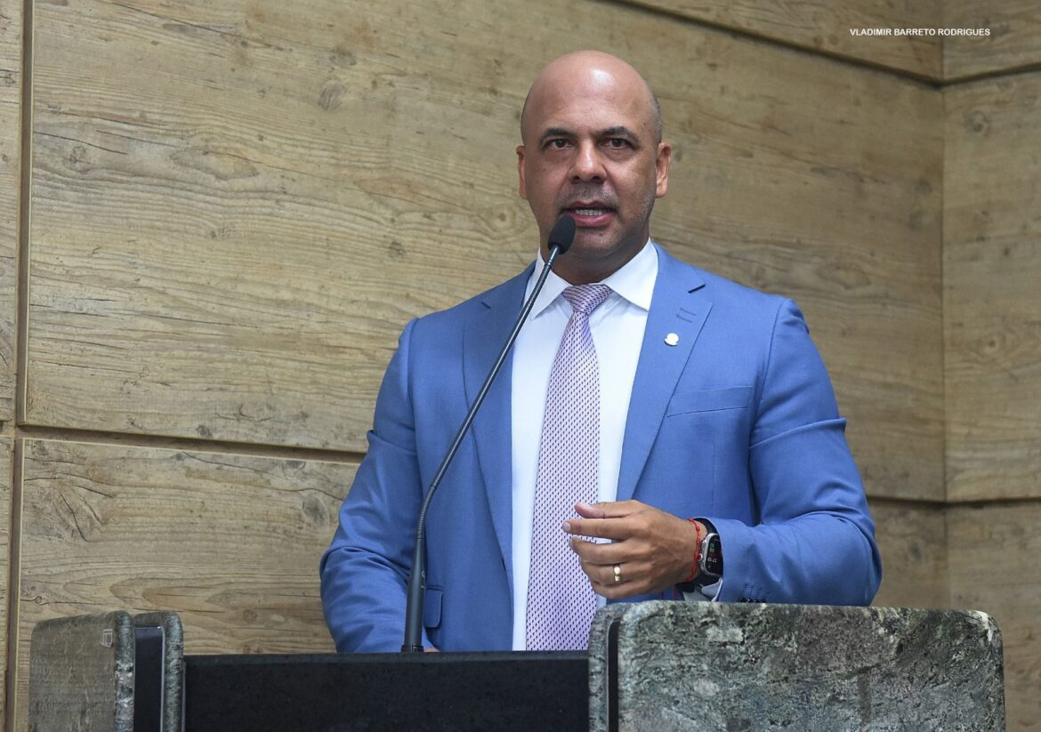 Anderson Correia solicita implantação de quimioterapia, citologia, testes rápidos e leitos de internamento na AME Animal