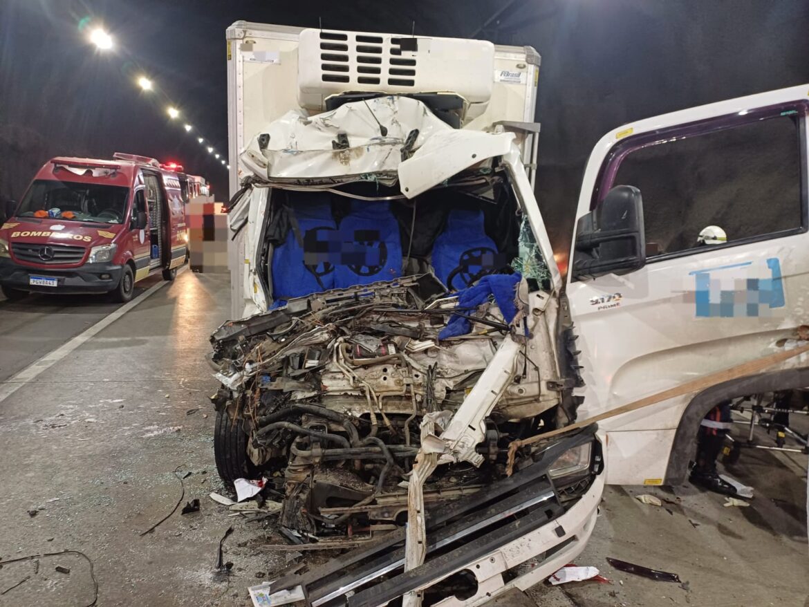 Tragédia na BR-232: passageiro morre após colisão entre caminhões em túnel de Gravatá
