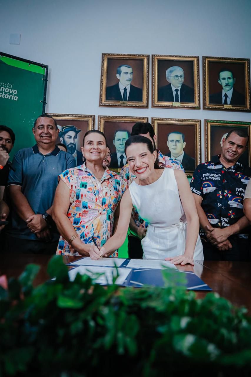 Em Igarassu, governadora Raquel Lyra anuncia obra de ponte no município e garante revitalização da Feira da Sulanca e do Mercado das Carnes