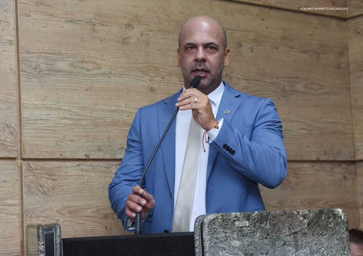 Proposta por Anderson Correia, moção de apelo pela federalização do Caso Orelha é aprovada na Câmara de Caruaru