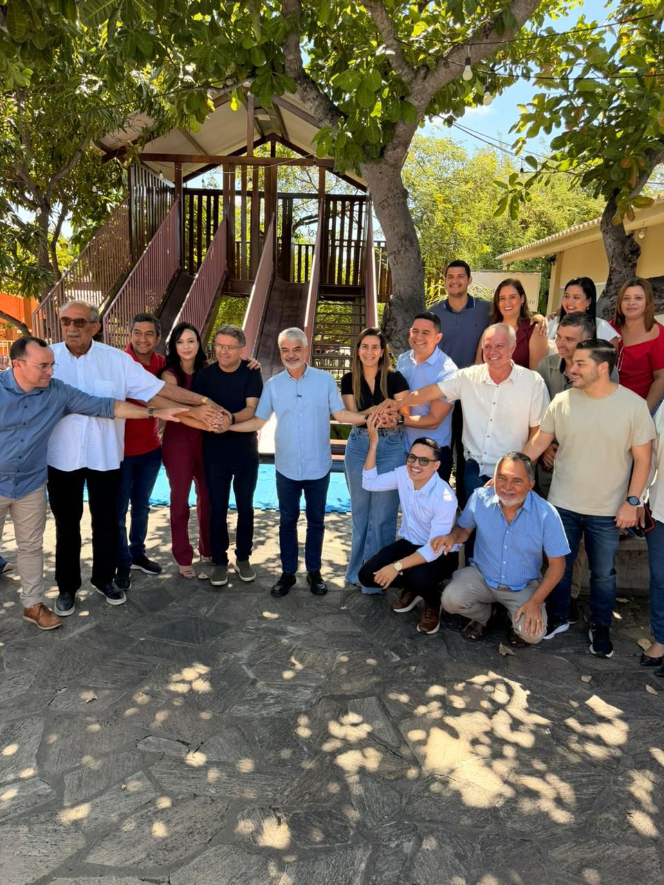 Em demonstração de força, Humberto recebe apoio de 16 prefeitos do Sertão