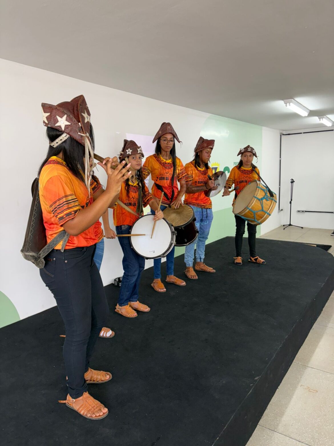 Estudantes da Rede Municipal de Caruaru participam de oficinas culturais com foco no protagonismo feminino