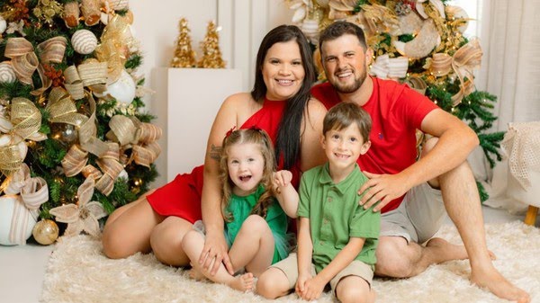 Tragédia na estrada: família inteira morre após carro derrapar e ser esmagado por caminhão