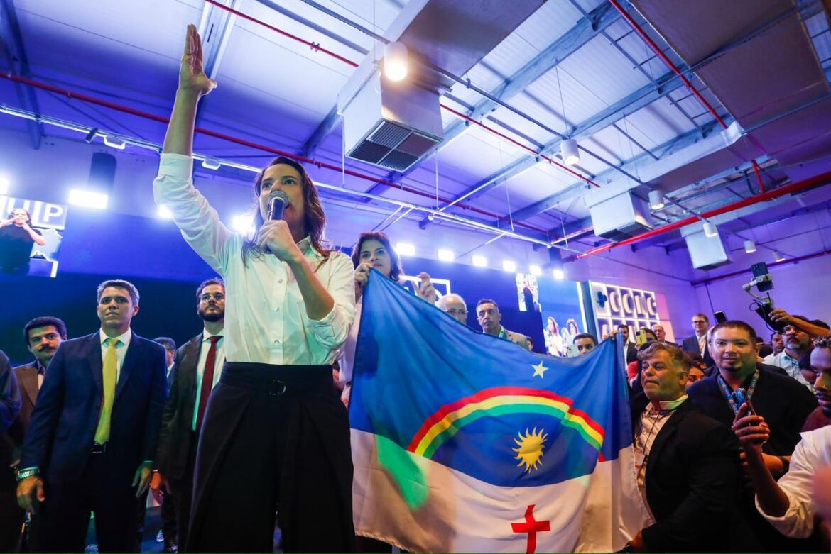 Governadora Raquel Lyra destina R$ 1,3 bilhão da concessão parcial da Compesa aos municípios e assina duplicação da BR-232