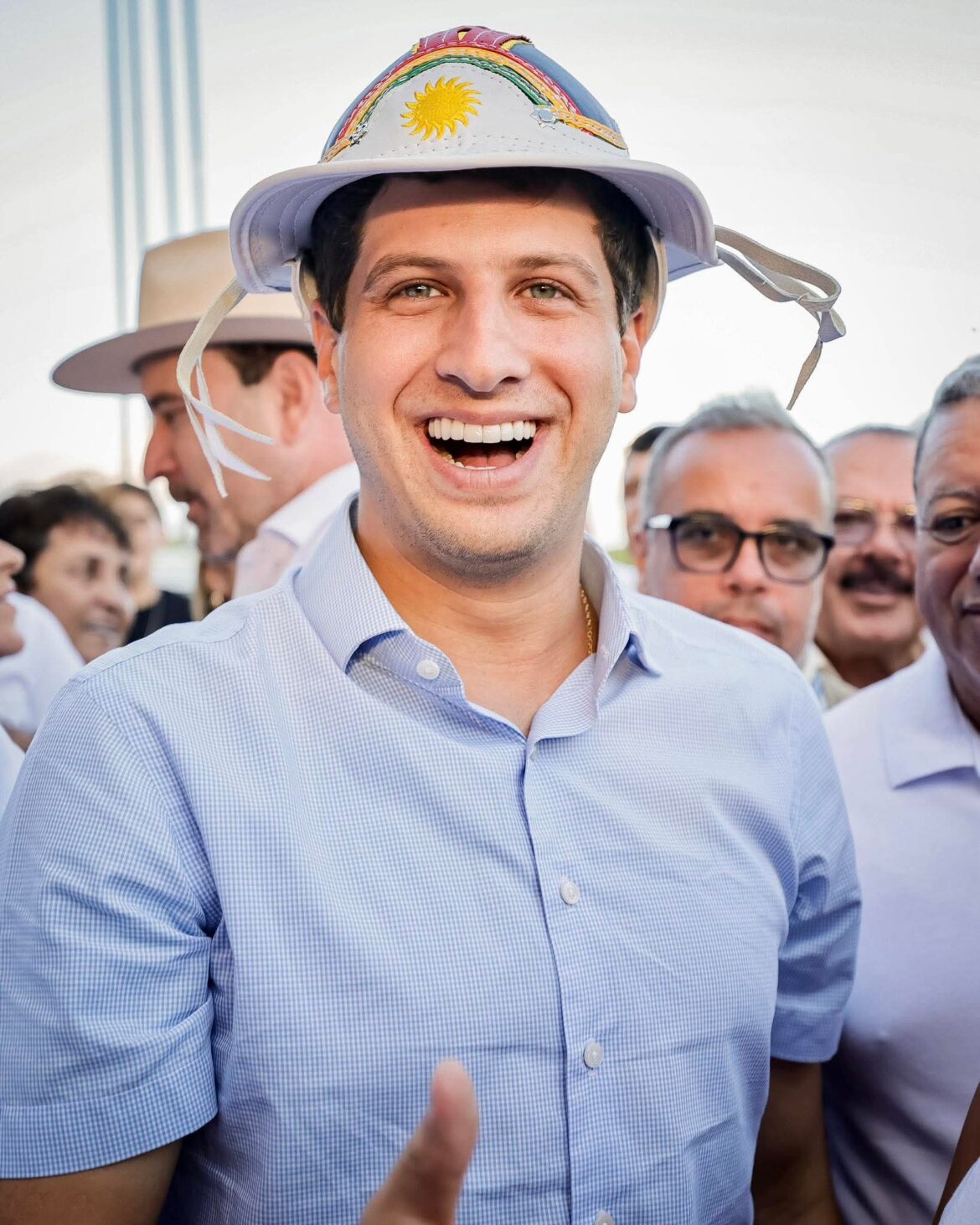 Prefeitura do Recife investe quase 3 vezes mais em eventos do que no combate às enchentes e gera debate sobre