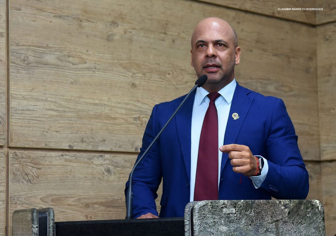Anderson Correia solicita implantação do curso de Medicina Veterinária no novo campus da UPE em Caruaru