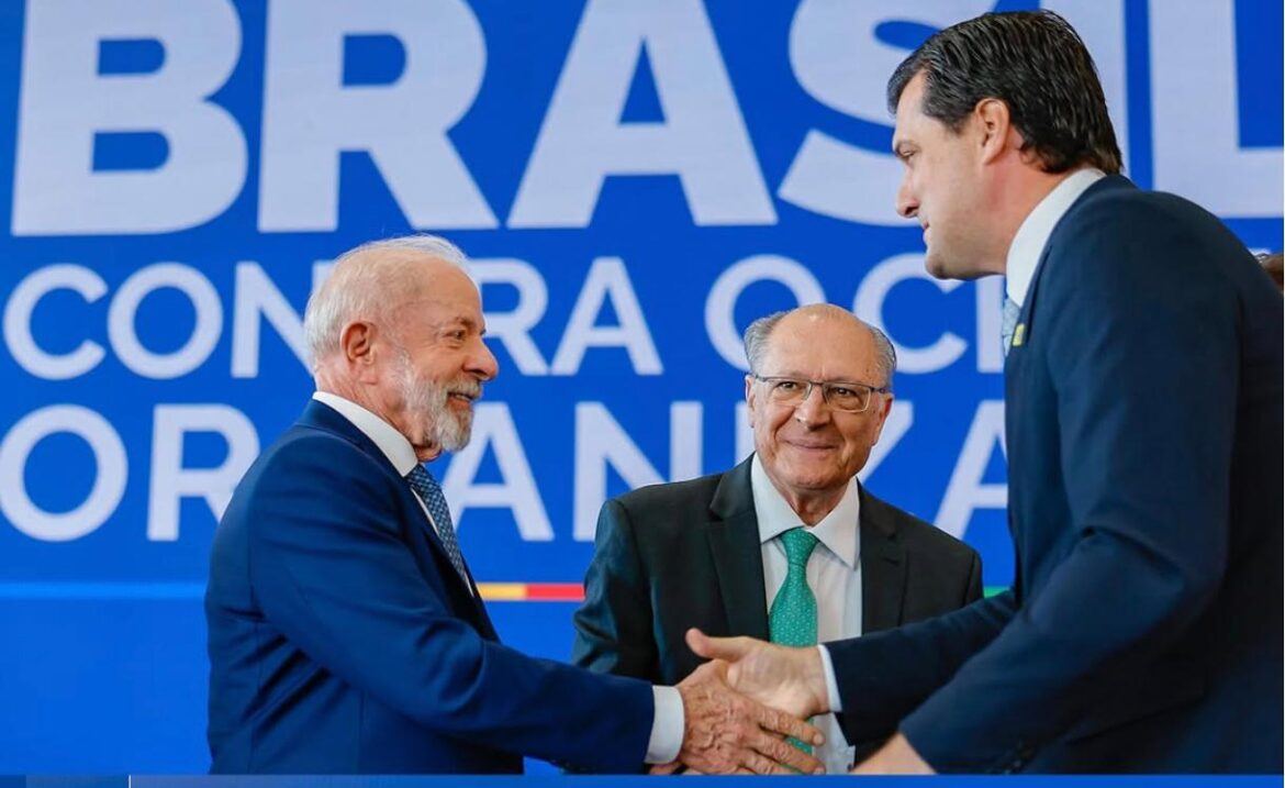 Lula e Alckmin anunciam estratégia nacional de combate ao crime organizado com investimento bilionário