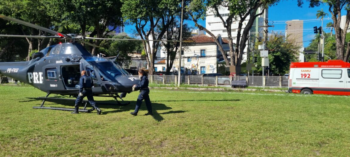 Idosa com quadro cardiológico grave é transferida de helicóptero de Palmares para Recife