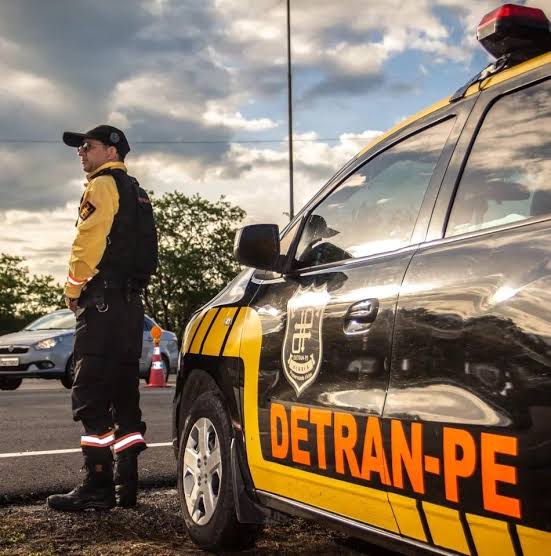 Detran de Pernambuco é alvo de críticas por excesso de cargos comissionados e falta de concurso público