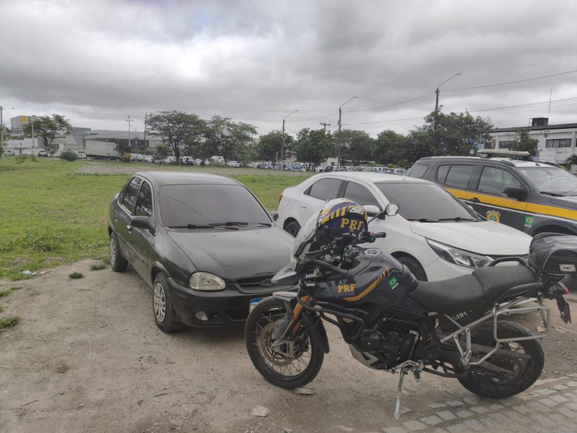 Homem compra carro roubado por R$8,6 mil e é detido pela PRF em Caruaru